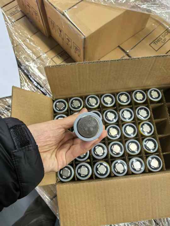 Cylindrical LiFePO4 Battery Cell 32135 12Ah 3.2V High-Cycle Life for Electric Vehicles and Energy Storage Systems CNNTNY