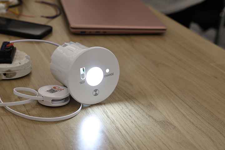 2W LED Emergency Downlight Hospital Corridor Lighting Recessed Non-Maintained 2 Hours Lithium Plastic FAT
