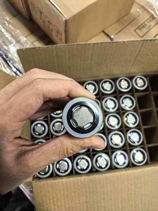 Cylindrical LiFePO4 Battery Cell 32135 12Ah 3.2V High-Cycle Life for Electric Vehicles and Energy Storage Systems CNNTNY