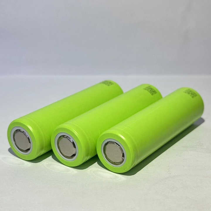 Rechargeable Lithium Li Ion 21700 Battery 3.6V 3.7V 5000mAh 3C 15A 18Wh High-Capacity Power Cell for Electric Vehicles Power Tools Consumer Electronics KXD